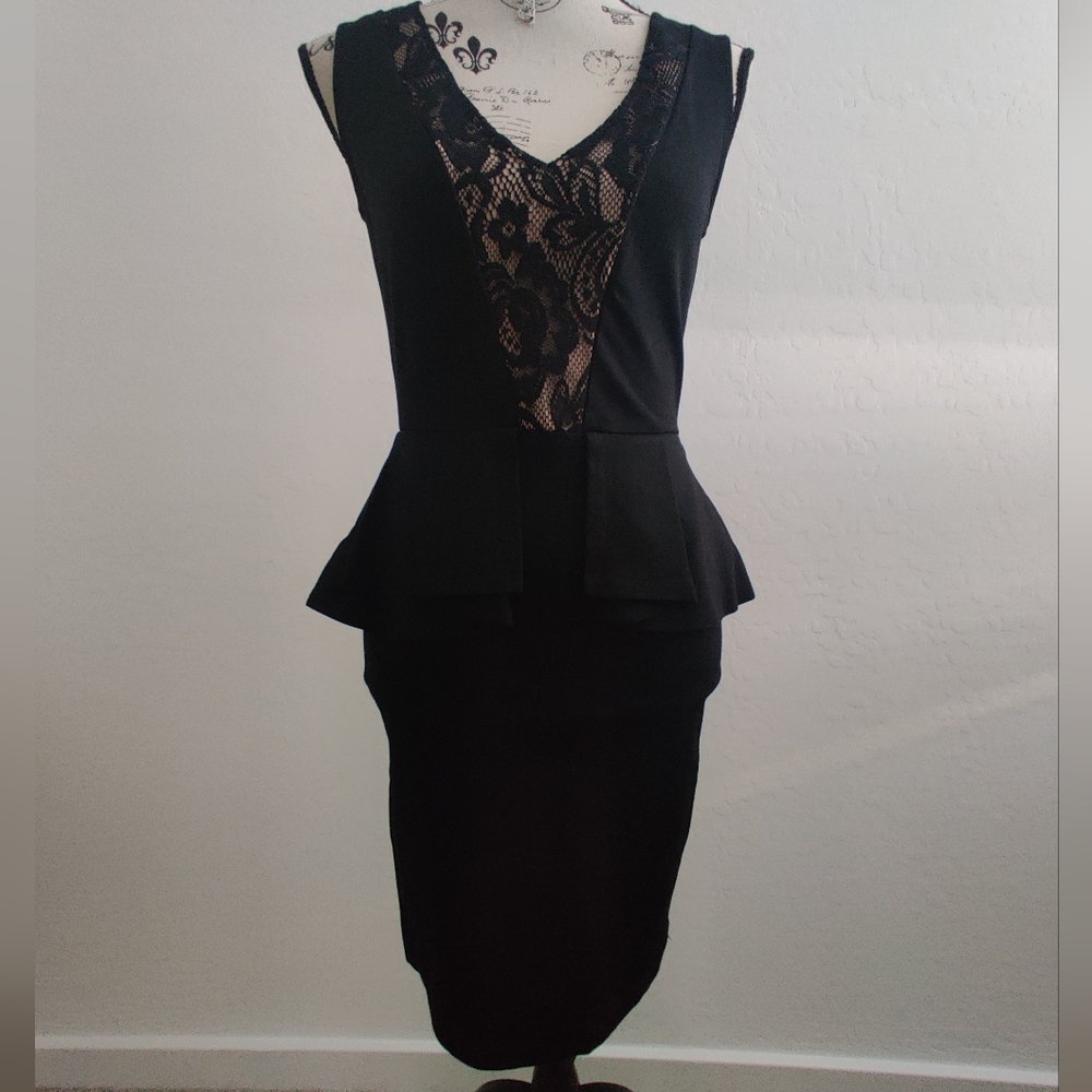 🆕 JustFab Lace v-neck midi bodycon peplum cocktail Little black dress_Small